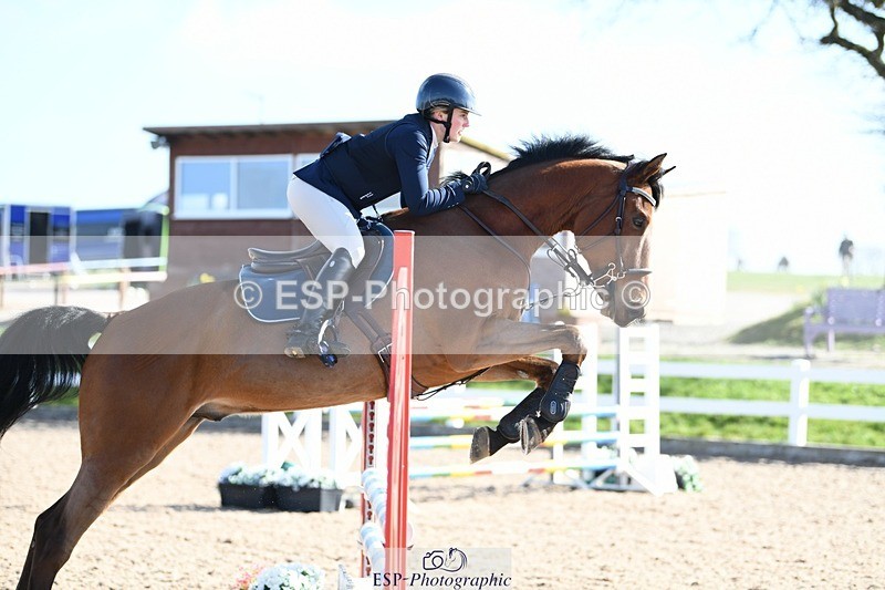 250330-104302-06232 - Cls 32 British Novice and 90cm