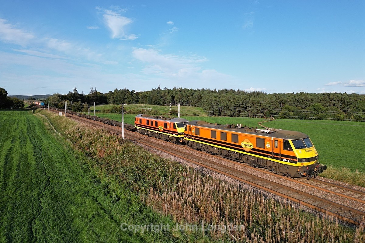 JL - 12.9.23 90044 & 90041 4M80 Coatbridge - Crewe, Symington - West Coast Main Line (north to south)