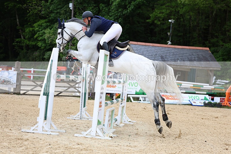 3E7A9653 - Class 9: Senior Foxhunter/1.20 open