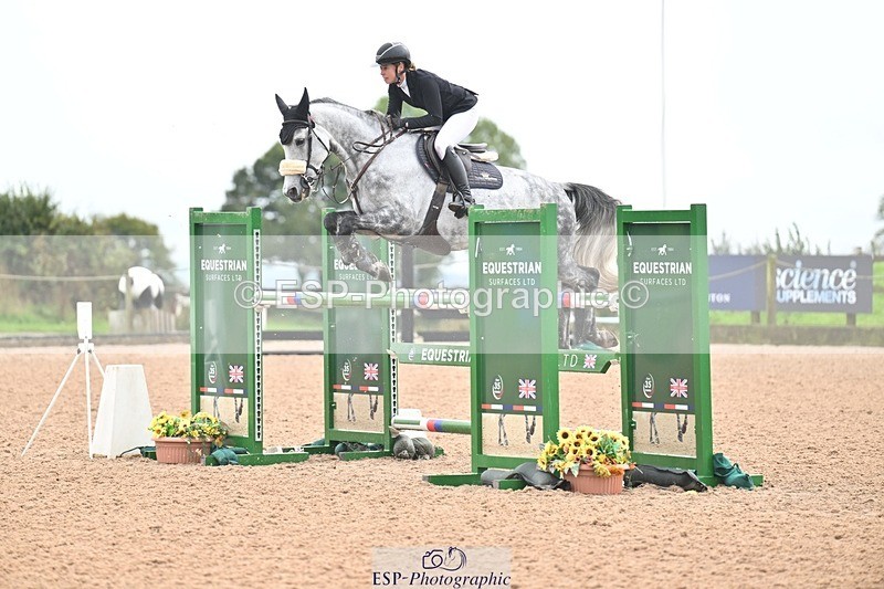 251003-132516-01110 - Cls 3 Foxhunter and 1.20m