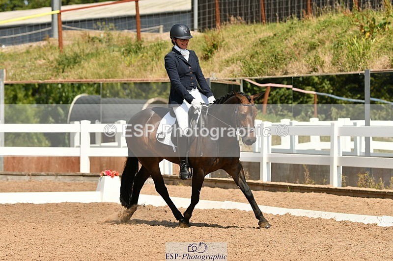 250817-132954-09972 - 090-Sarah.GoddardSaris.Fingers.Crossed