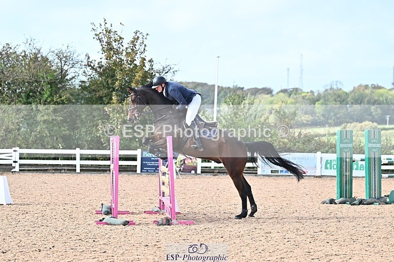 261014-130526-00559 - Cls  05 Snr Newcomers & 1.10m Open