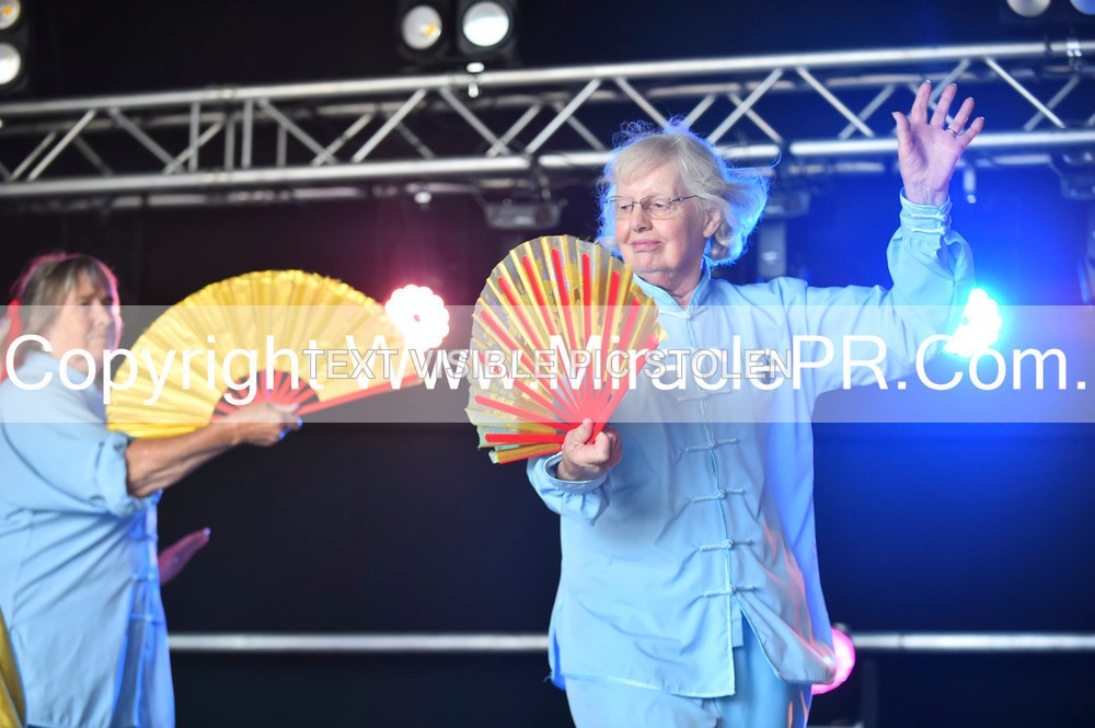 SH4_1732 - Tai Chi with Lisa Kay.