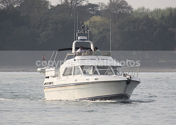 090419 WHITE KNIGHT IMG_4297 - Flybridge Cruisers