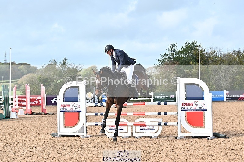 261014-130552-00563 - Cls  05 Snr Newcomers & 1.10m Open