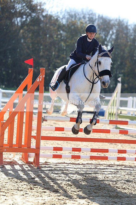 3E7A5504 - Class 4: Senior British Novice/90cm open