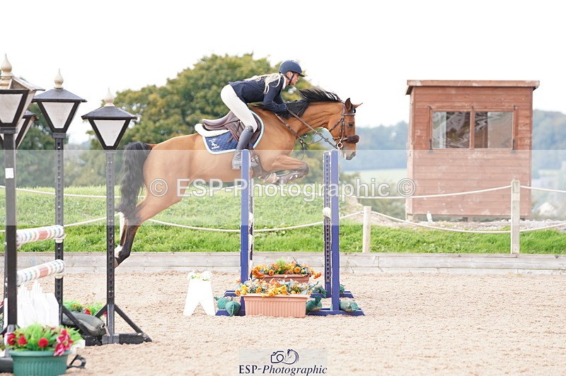 241004A-124642-00466 - Fri 03 Snr Newc & 1.10m Open