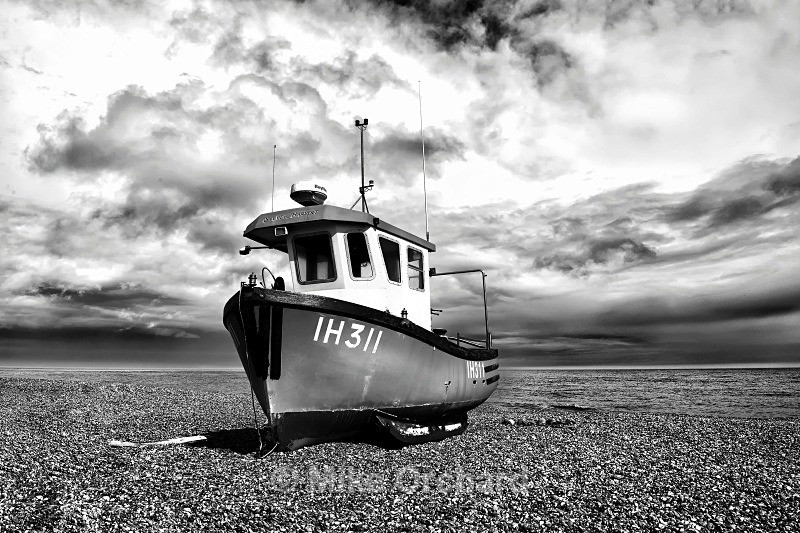 IH311 Fishing Boat - Aldeburgh Beach -Suffolk - Seascapes