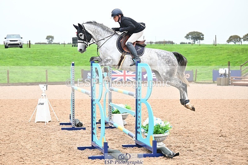 251003-112659-00450 - Cls 2 Newcomers and 1.10m