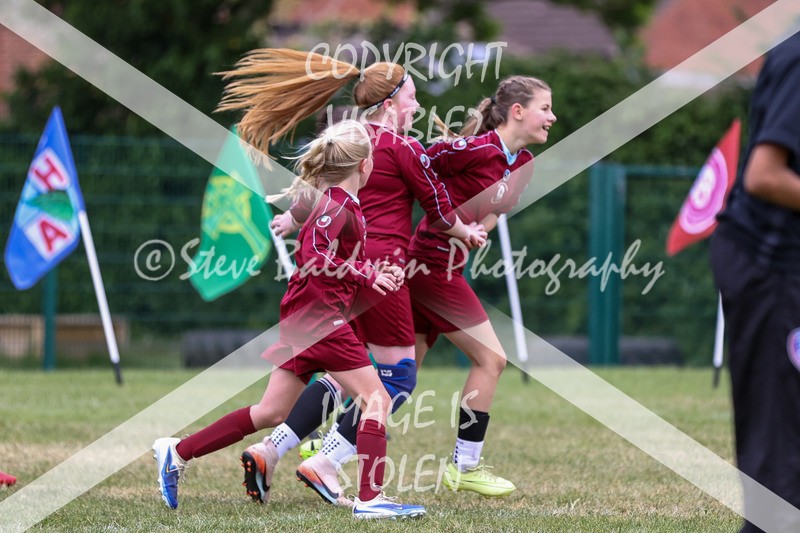 1DX31879 - Covingham Park V Tadpole Farm
