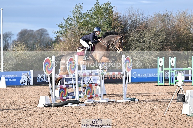 251126-123743-00488 - Cls 4 Newcomers and 1.10m