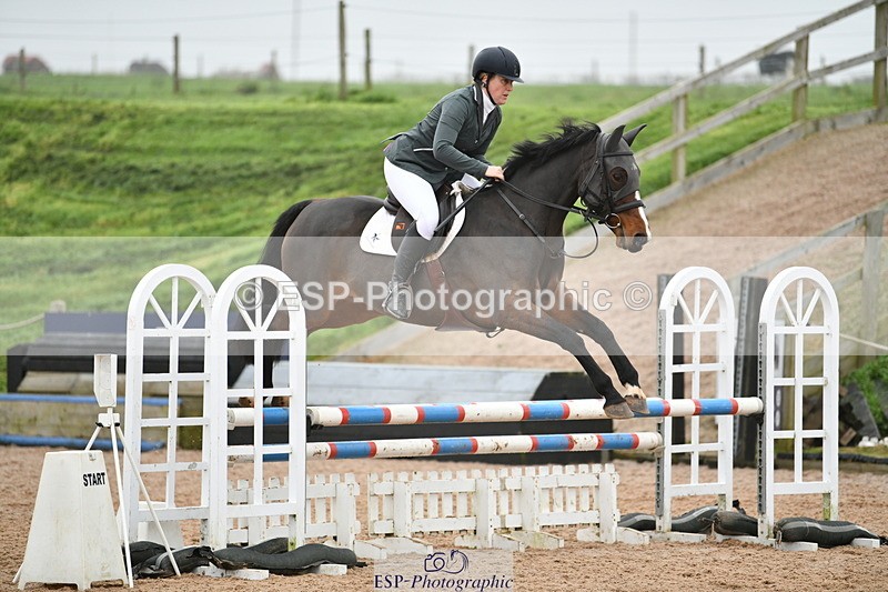 241102A-110638-04191 - SAT Cls 9 British Novice and 90cm Open