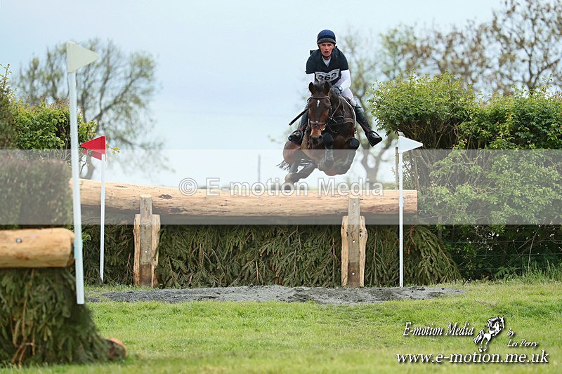 BE 180525  2586a - Equestrian