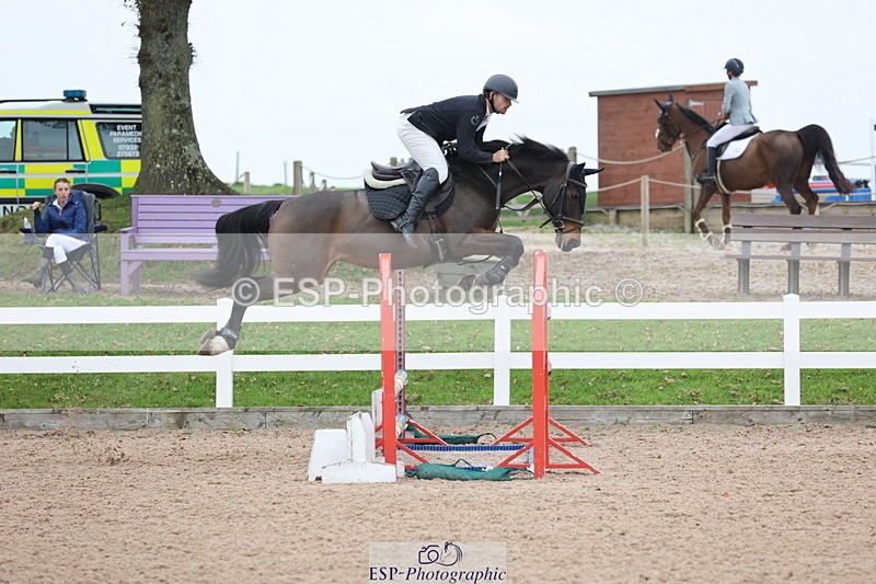 241101A-133417-02147 - FRI Cls 6 Foxhunter and 1.20m Open