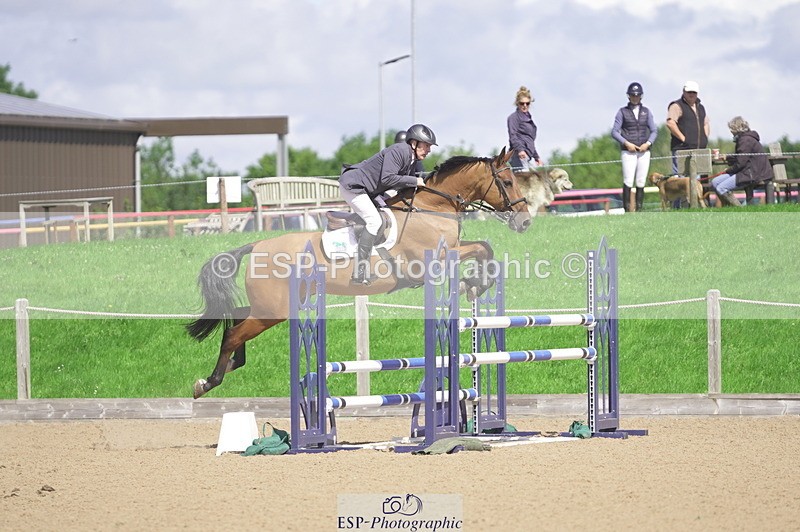 230806A-113208-01613 - Cls 13 Snr Newcomers & 1.10m Open