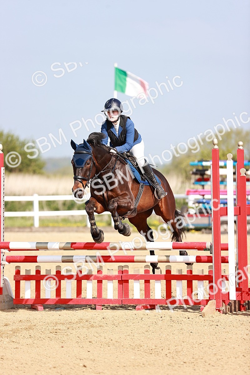  - Class 21 - Senior British Novice - 90cm