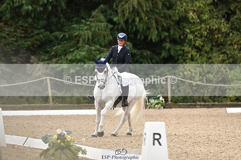 250808A-110402-00567 - 080-Becky.AndrewsTyan.Talk.of.the.town