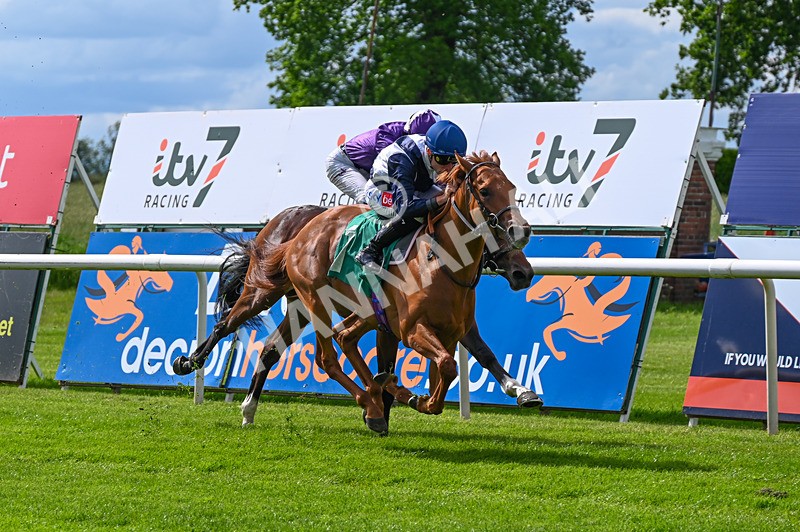 310526-Race 1-Alfred Wallace-7944 - Race 1 15.45pm Enter ITV7 For Free Novice Stakes