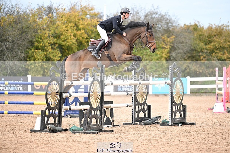 251022-142059-00635 - Cls 6 Snr Foxhunter 1.20m