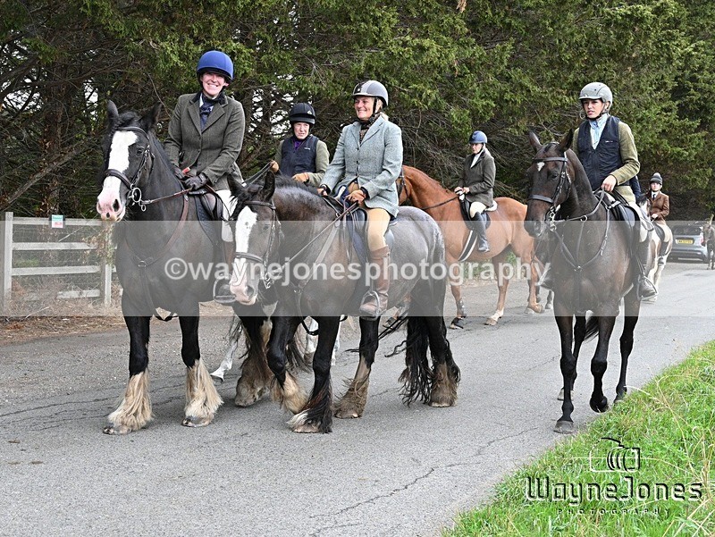 WJ7_1322 - Berks & Bucks Hound Exercise Blewbury 13-09-26