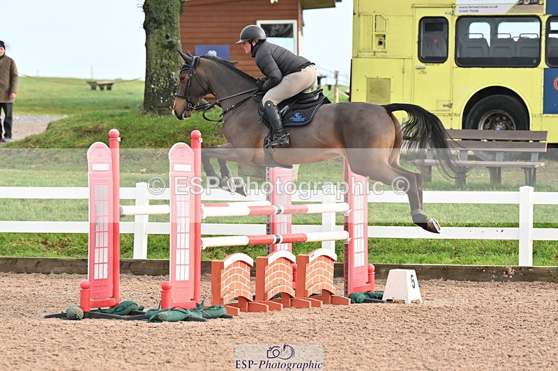 231209A-115922-01685 - Cls 12 Newcomers & 1.10m Open