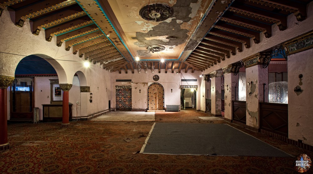 The Lansdowne Theatre | Lobby - The Lansdowne Theater