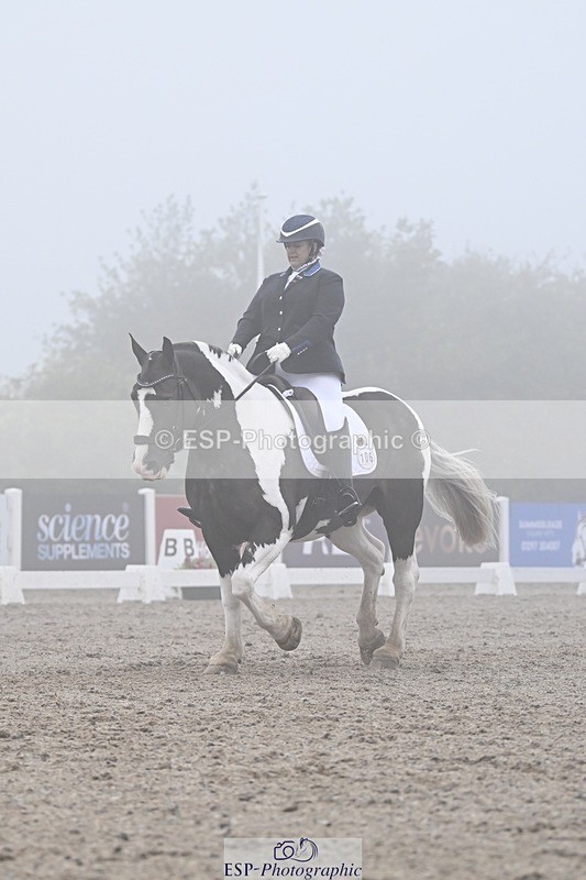 250907-145646-08982 - 106-Lucy.HamblettGalliano.Gold.Dust