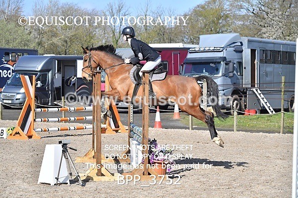 BPP_3752 - CLASS 3 FRI Senior British Novice/ 90cm Open