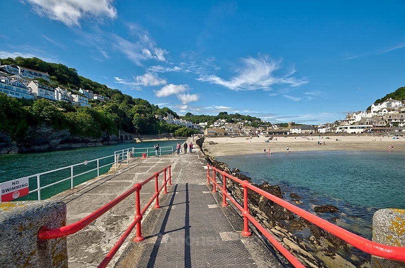 Looking back towards Looe from The Banjo Pier - ROSIE'S HOLIDAY LET DOLPHINS