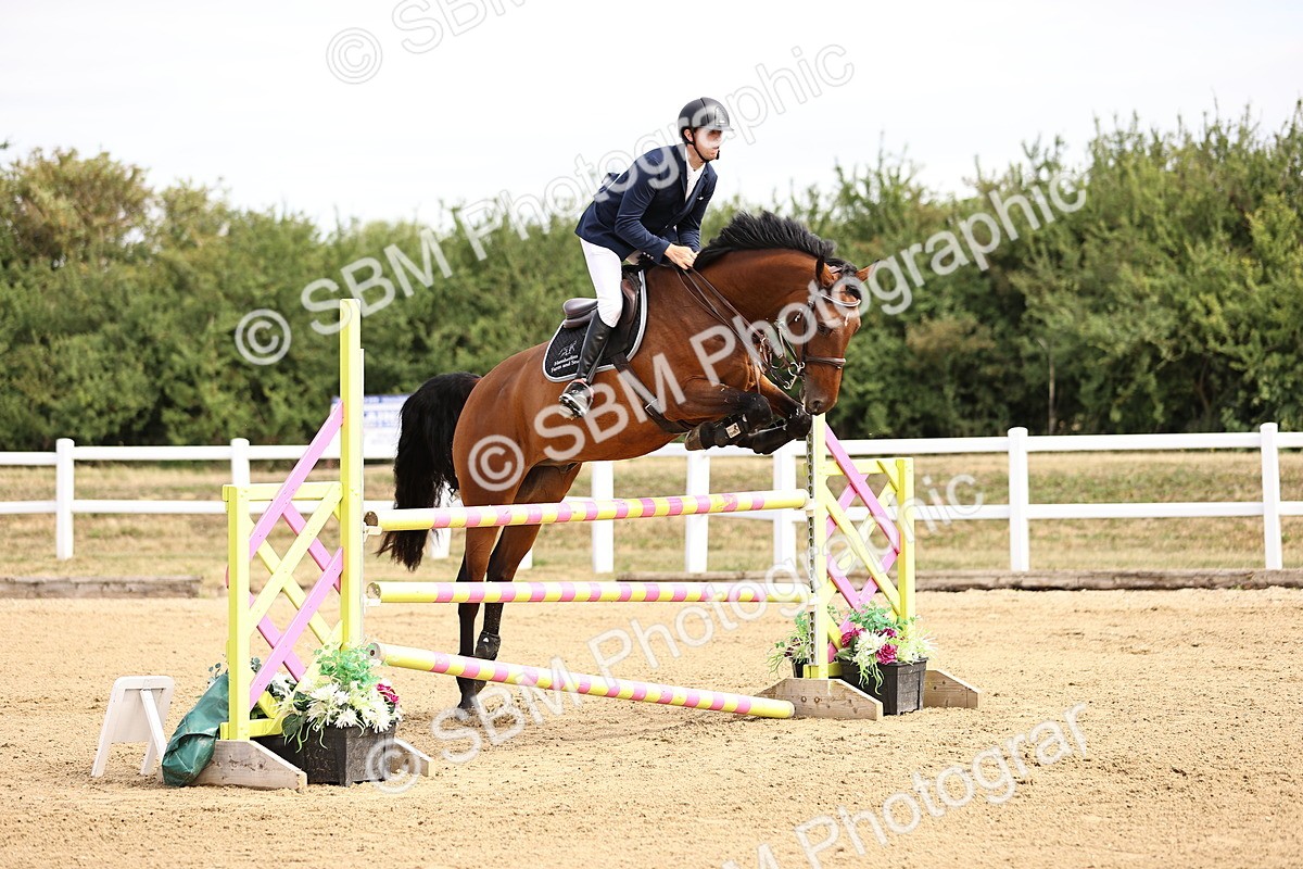 SBM_009604 - Class 8 - Senior Newcomers - 1.10  Open