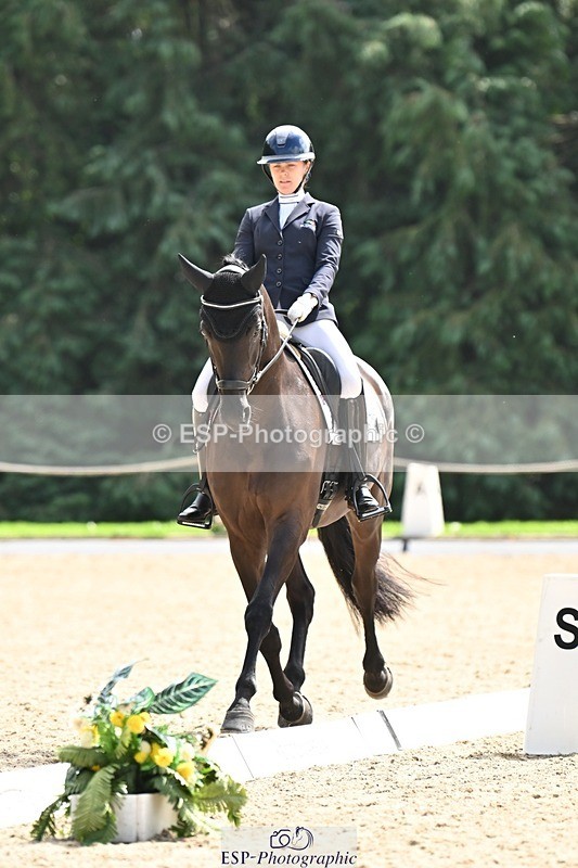 240811-141535-06313 - 115-Lucy.Amy-Millenium.Falcon