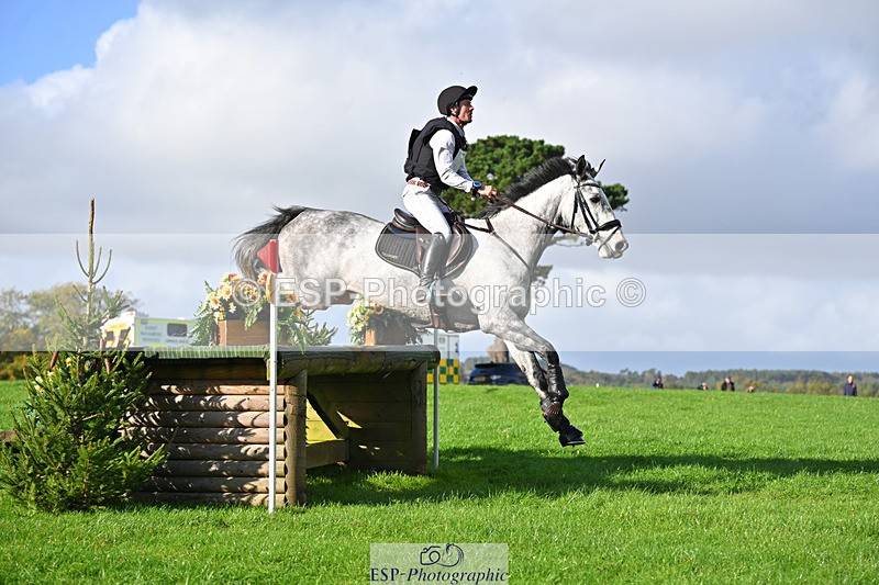 241025-103220-06586 - 001-Cameron.Beer-NEWPORTS.DEFINITELY.UNTOUCHABLE