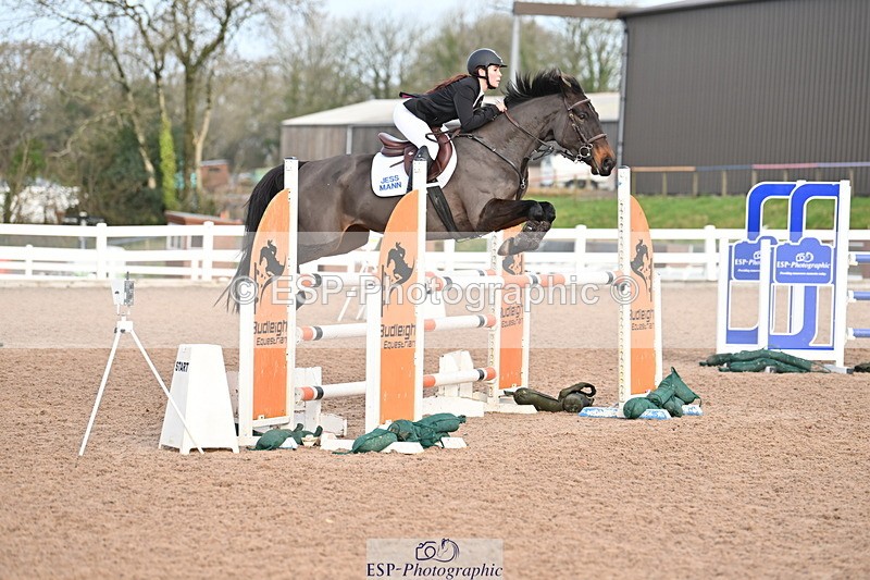 231209A-121448-01731 - Cls 12 Newcomers & 1.10m Open