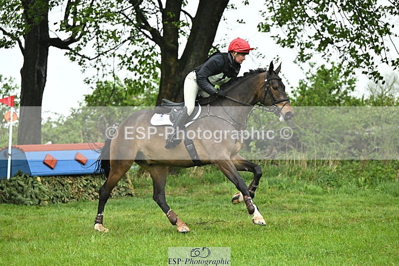 250418-103303-01469 - 017-Rosie.Bradley-Hole-KILMOUNTAIN.TOYBOY