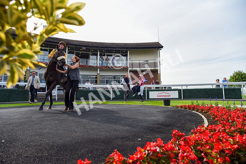 050724-Race 1-Beauty Queen-1165 - Race 1