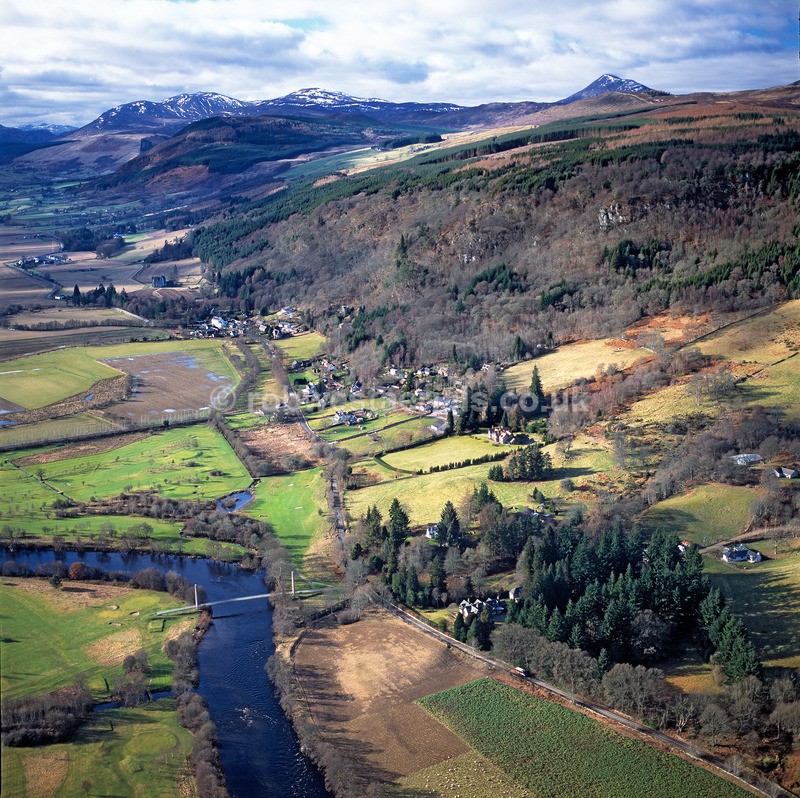 A00497E The River Tay to Schiehallion mountain in 2004 - Lochs, glens and rivers