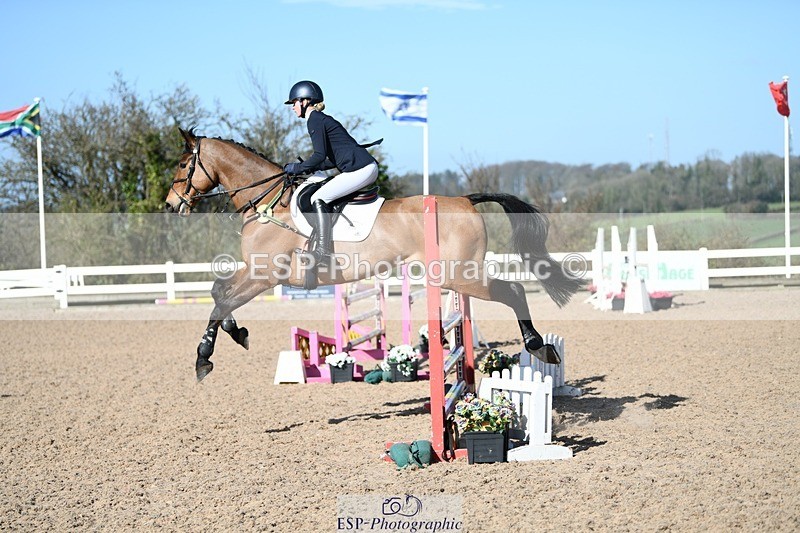 250330-102302-06089 - Cls 32 British Novice and 90cm