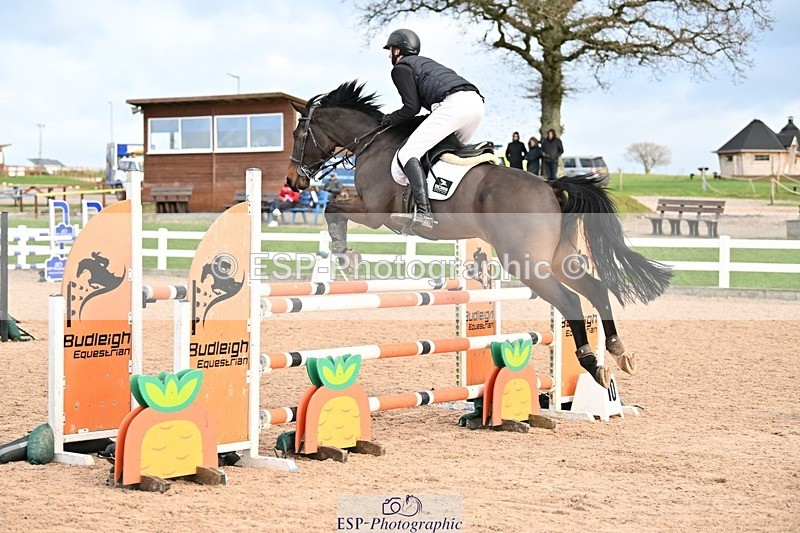 241208-131705-01737 - Cls 21 Newcomers and 1.10m Open