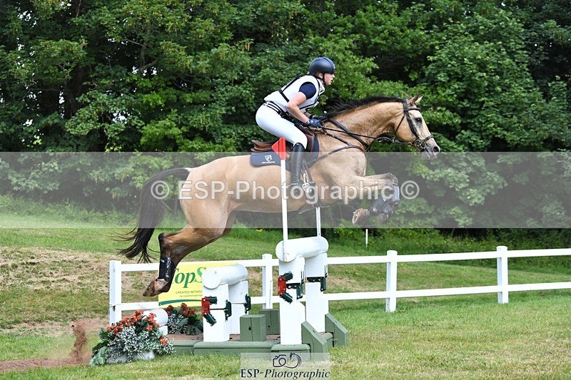 230528-135157-17128 - 464-GRANDE_BY_DESIGN-Emma_Manton-XC