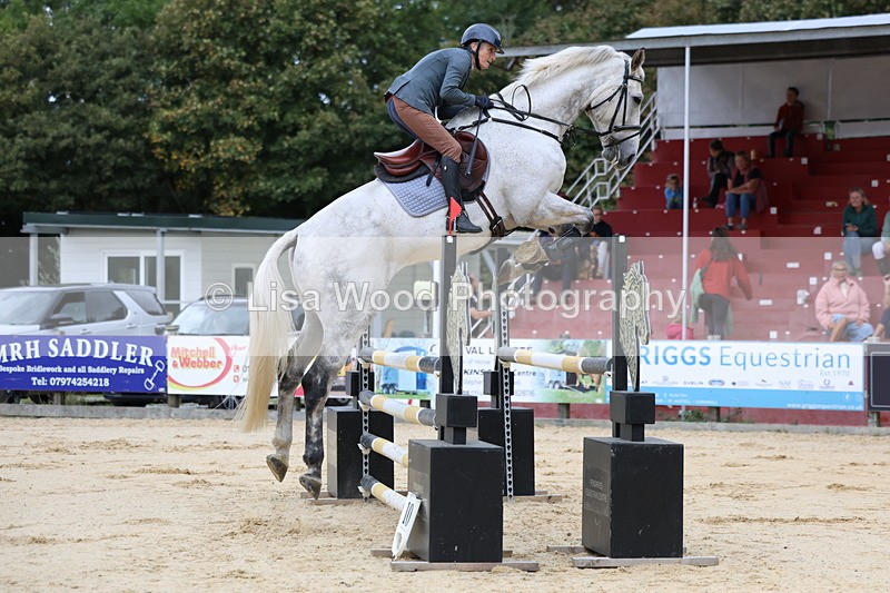 3E7A3074 - Class 8: Senior Newcomers/1.10m open
