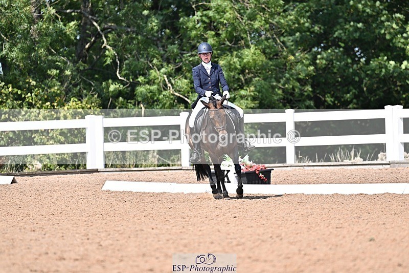 250816-122502-04011 - 090-Sarah.GoddardSaris.Fingers.Crossed