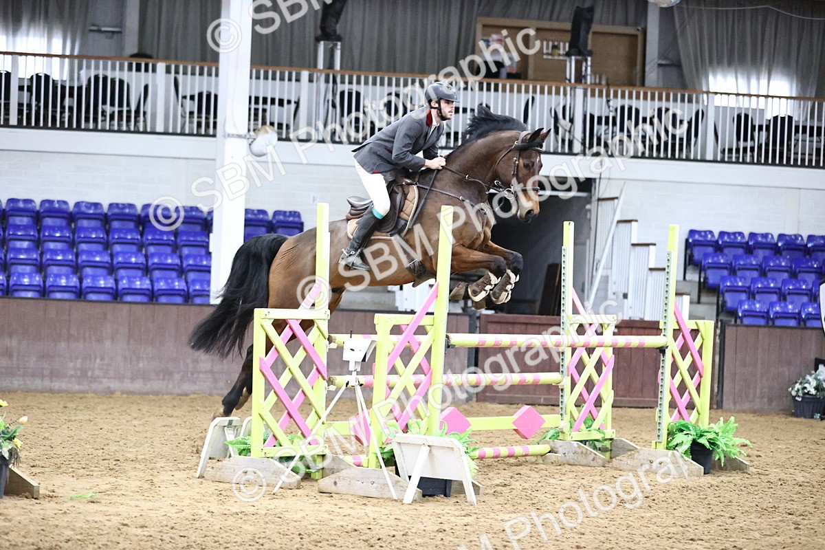 SBM_005536_Class 17 - Senior Newcomers - 110m - Customer Cart - Connor
