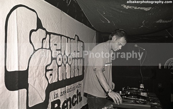 04 aim - Friends-&-Family @ the-roadhouse 16.12.00