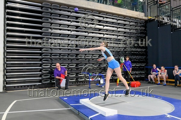 AgeInd25SAT-921891 - Field Female