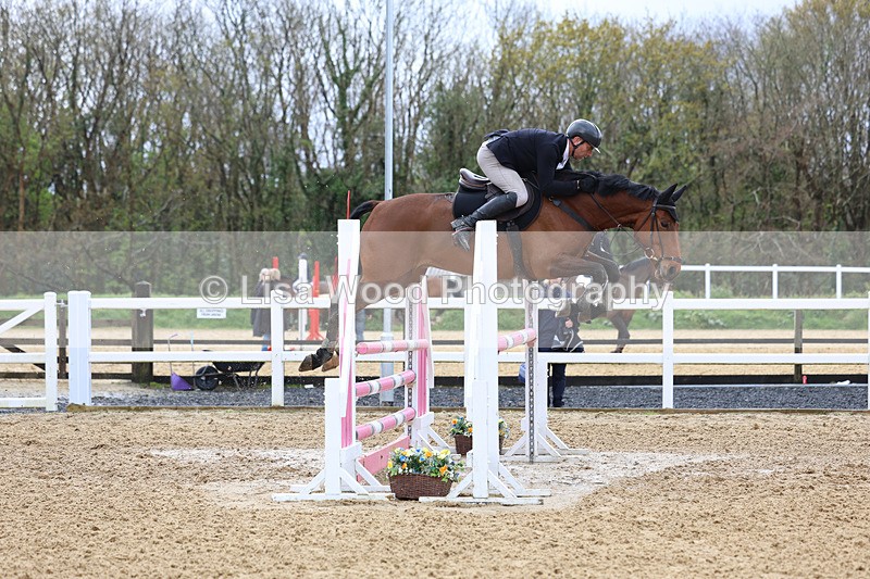 3E7A1800 - Class 7: Senior Newcomers/1.10m open