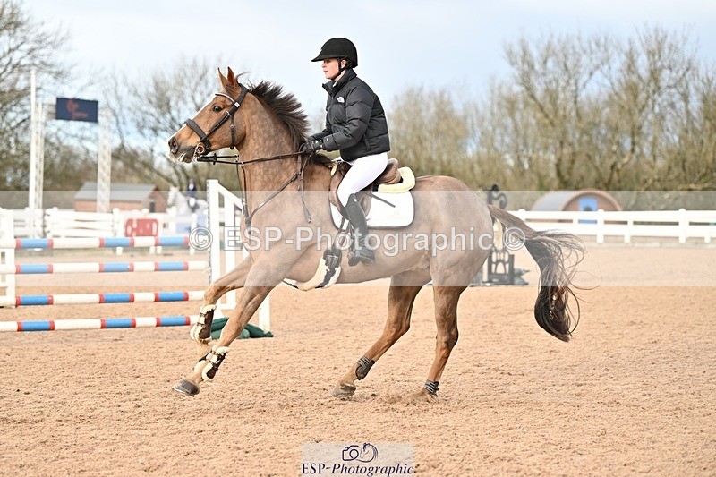 241208-132031-01749 - Cls 21 Newcomers and 1.10m Open