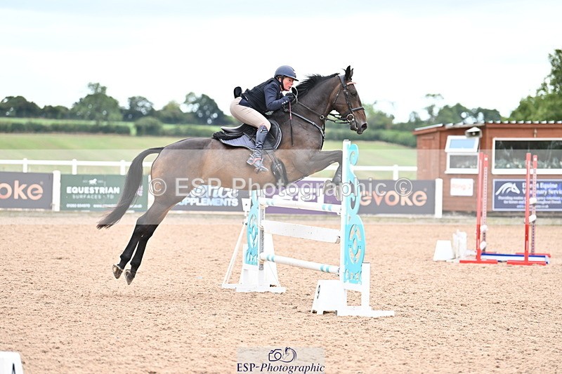 250820B-125040-00624 - Cls 4 Newcomers and 1.10m Open