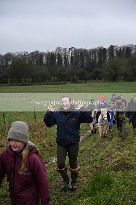 WJ7_9486 - Walk out..