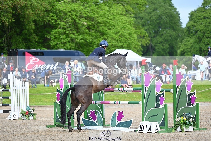 240526-093439-19636 - 370-STORM_IN_DECEMBER-Claire_Fielding