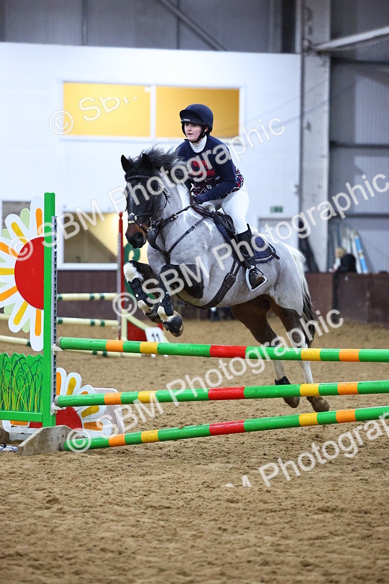 SBM_002572 - Class 6 - Holly & Ivy Stakes - 90cm